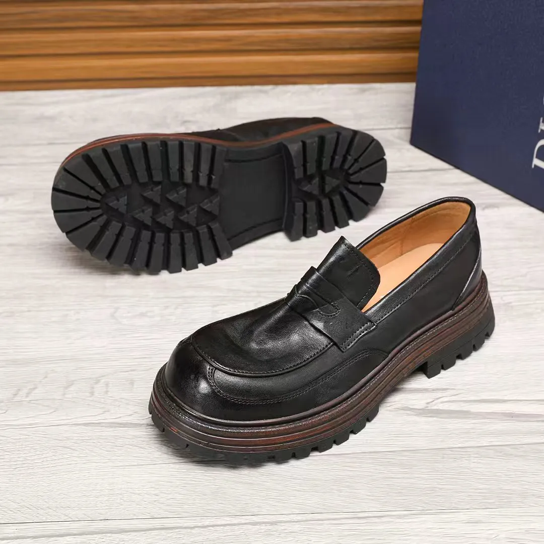 Factory price 540 🕷️🕷️[Dior] Dior's new men's shoes are launched in Hong Kong counters. Official website 1:1 production. Original Italian patented cowhide + water-dyed 🐂 leather lining. Designed by European and American masters. Goodyear craftsmanship, washed cowhide, perfect shape to create counter quality, solid color rubber wear-resistant outsole and classic dazzling toe! Super versatile and very comfortable. High-end without losing taste, fashionable and novel! ! Absolute focus! Colors optional, code number 38-44 (45 customized)